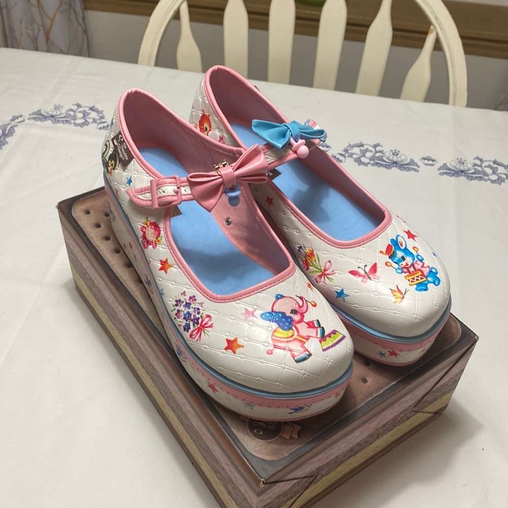 Kitschy Blanket Chocolaticas
